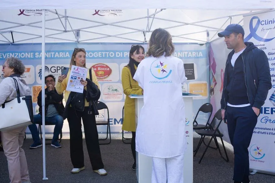 Accoglienza e team sanitario di Clinica Mobile